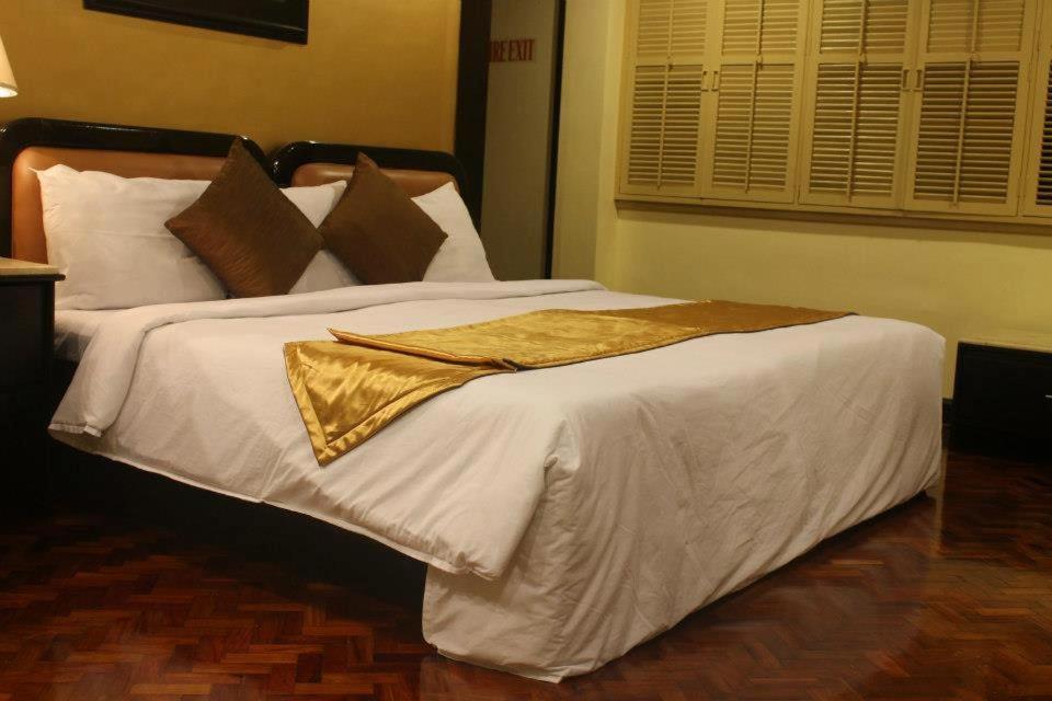 Lourdes Suites Makati City Exterior foto